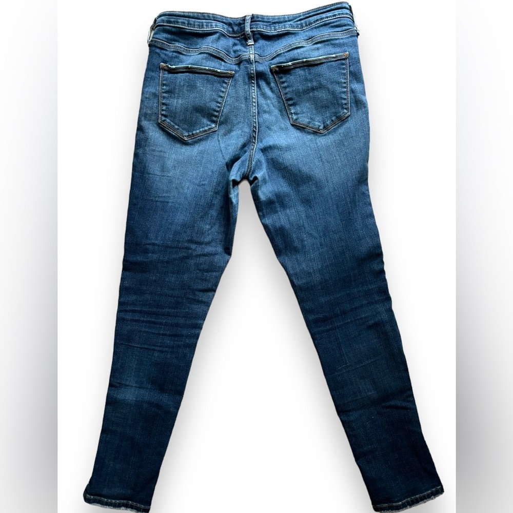 Universal Thread, Distressed, Mid Rise Skinny size 10/30 - Picture 4 of 10